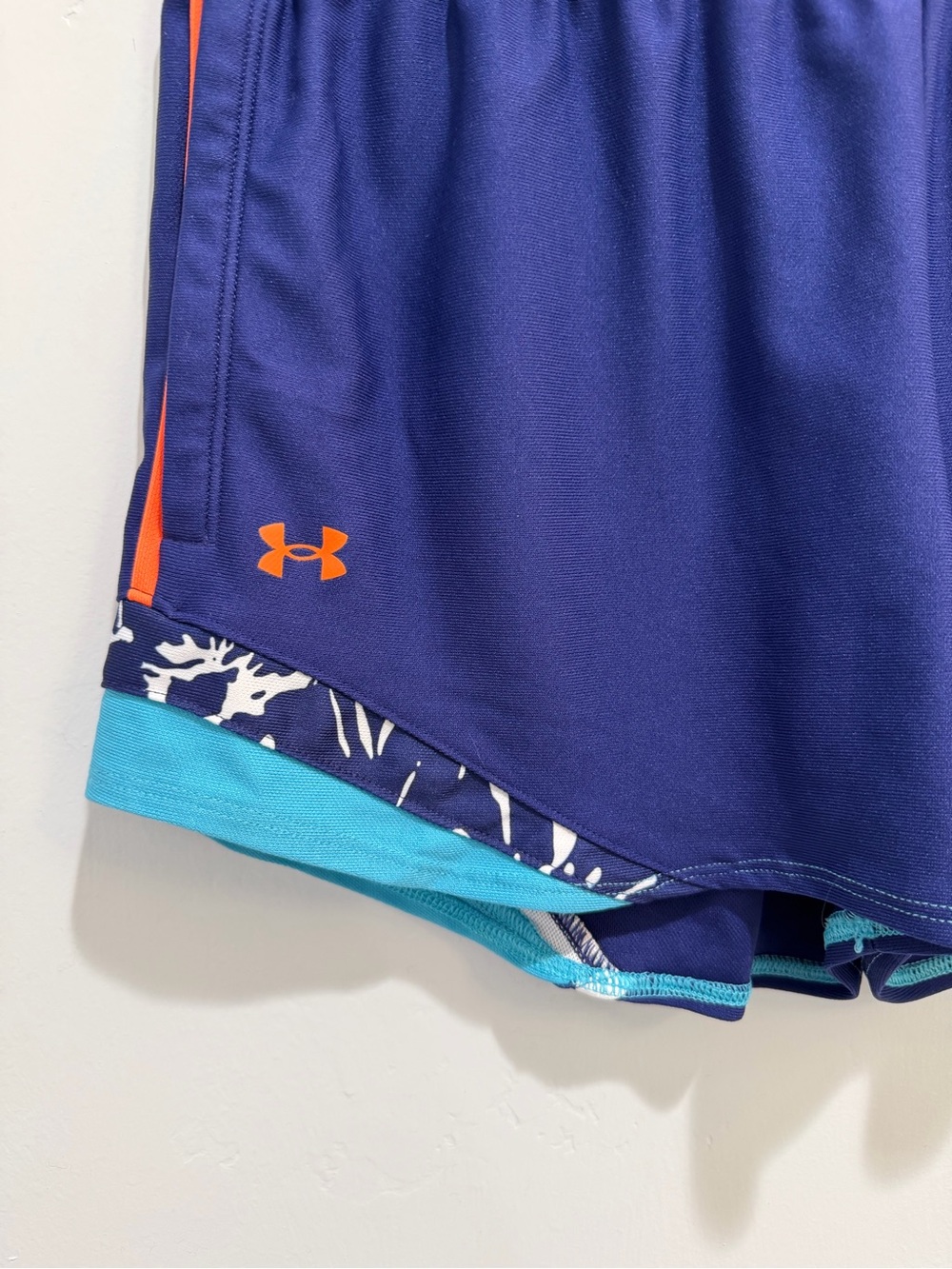 Under Armour Women's Play Up 3.0 Athletic Run Shorts Blue Purple Orange Medium - Picture 4 of 9